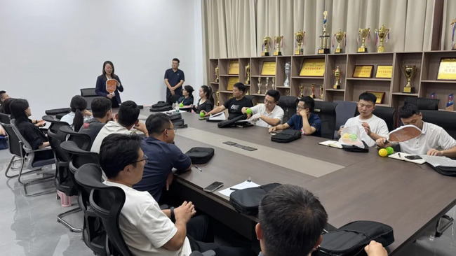 泰和新材旗下民士达AirVita匹克球拍进校园，以科技力量点...