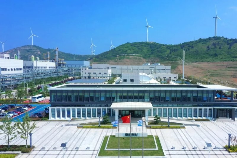 扛过针刺、挤压、热蔓延，芳纶膜成了“金钟罩”